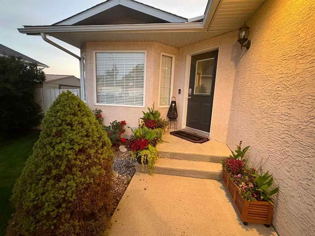 MLS® A2264578 - 167 Mt Rundle Road W in Mountain Heights Lethbridge, Residential