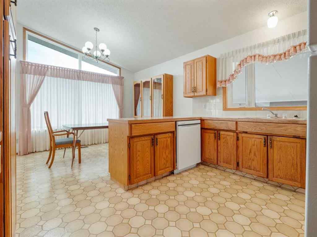 MLS® A2264587 - 5906 55 Street  in NONE Taber, Residential