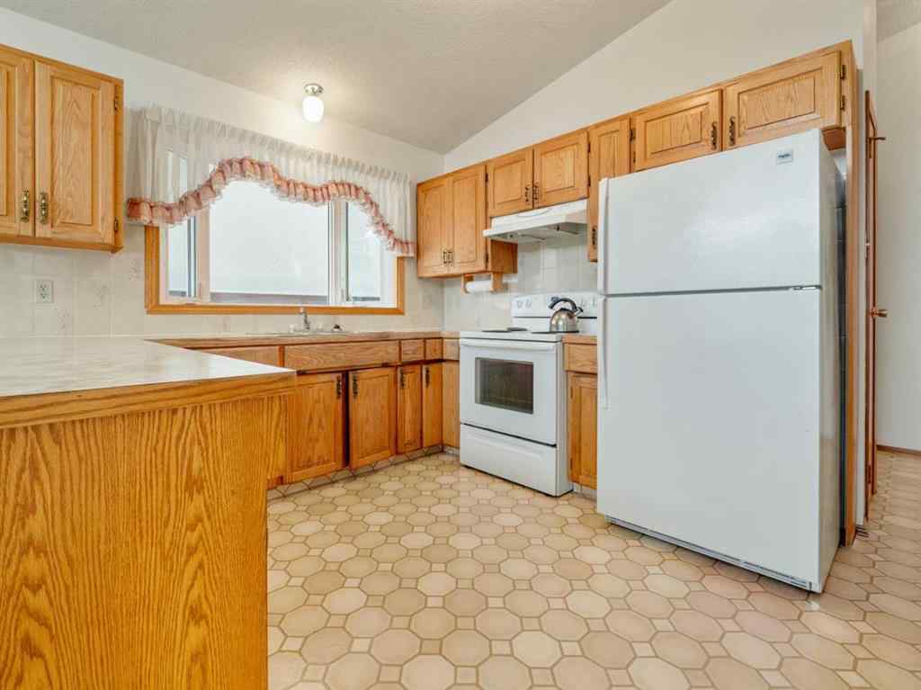 MLS® A2264587 - 5906 55 Street  in NONE Taber, Residential