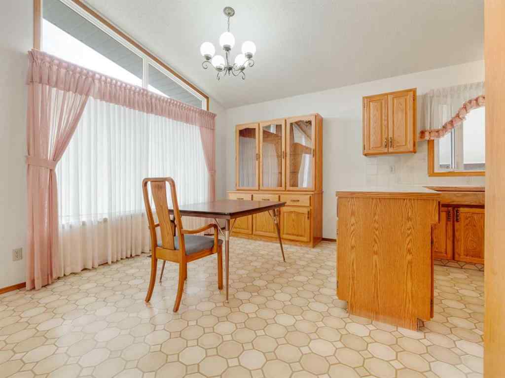 MLS® A2264587 - 5906 55 Street  in NONE Taber, Residential