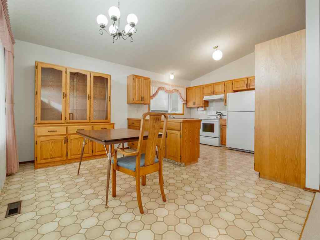 MLS® A2264587 - 5906 55 Street  in NONE Taber, Residential