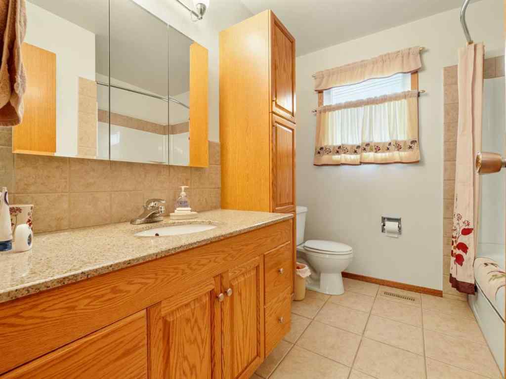 MLS® A2264587 - 5906 55 Street  in NONE Taber, Residential