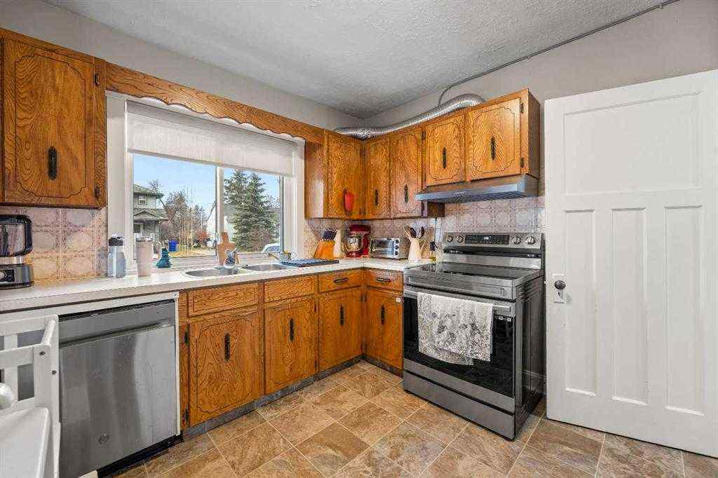 MLS® A2264588 - 4609 47 Avenue   in NONE Olds, Residential