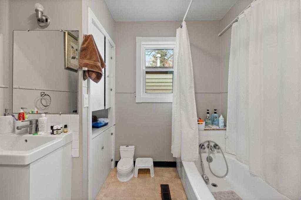 MLS® A2264588 - 4609 47 Avenue   in NONE Olds, Residential