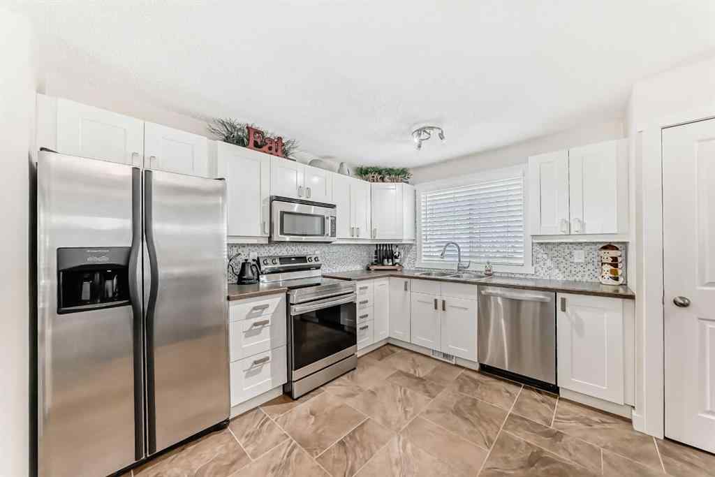 MLS® A2264590 - 67 Sandstone Crescent SE in Summerhill Airdrie, Residential