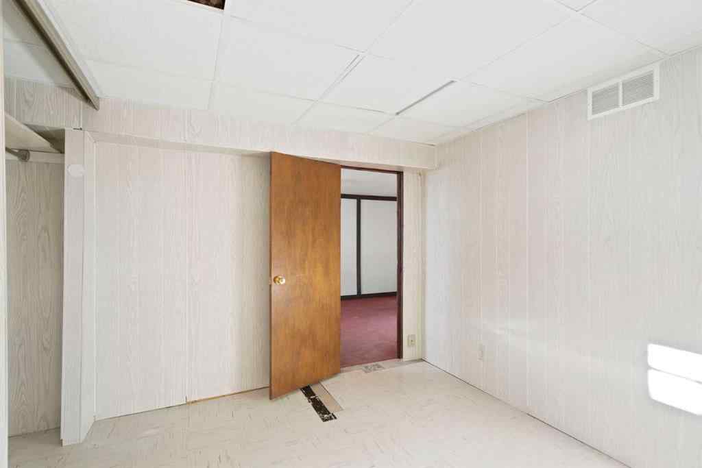 MLS® A2264598 - 5316 Thorncliffe Drive NW in Thorncliffe Calgary, Residential