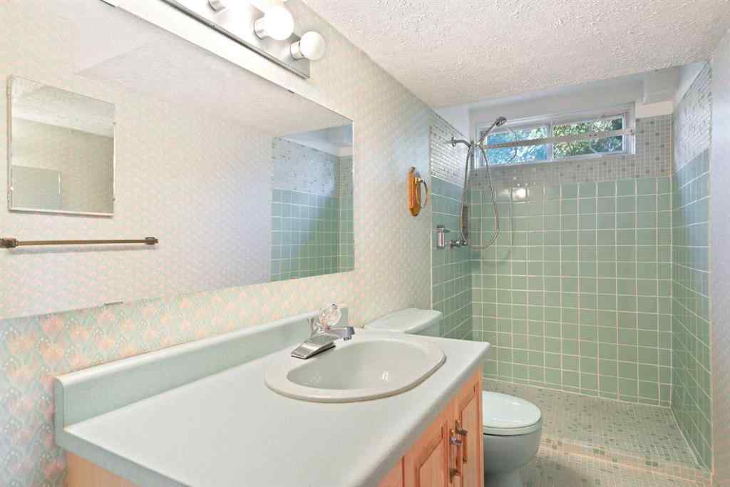 MLS® A2264598 - 5316 Thorncliffe Drive NW in Thorncliffe Calgary, Residential