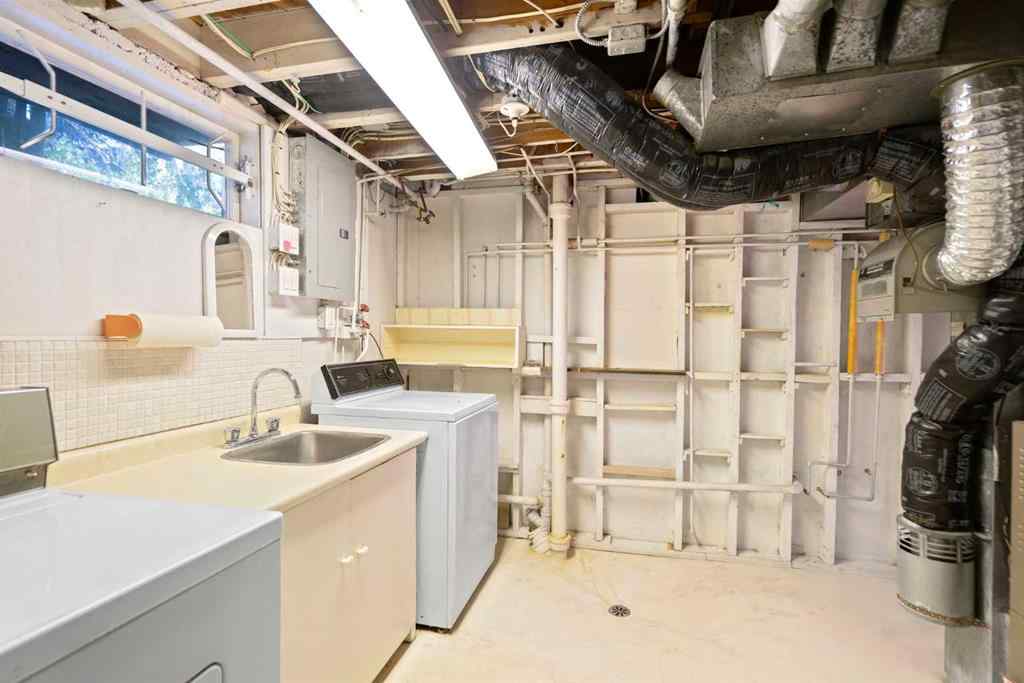 MLS® A2264598 - 5316 Thorncliffe Drive NW in Thorncliffe Calgary, Residential