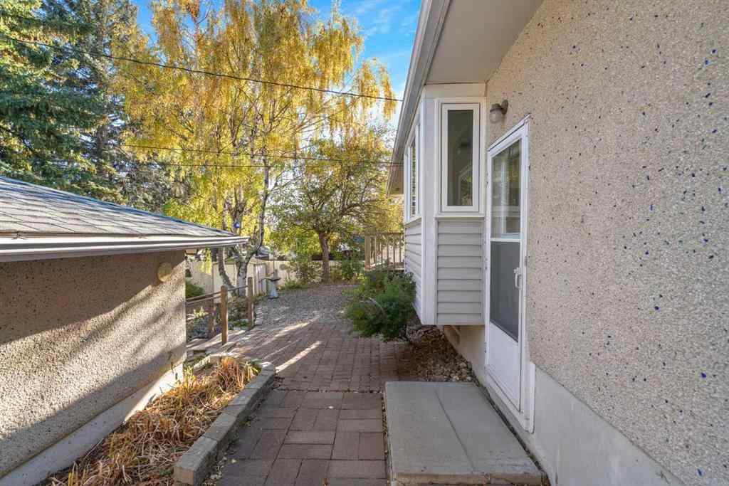 MLS® A2264598 - 5316 Thorncliffe Drive NW in Thorncliffe Calgary, Residential