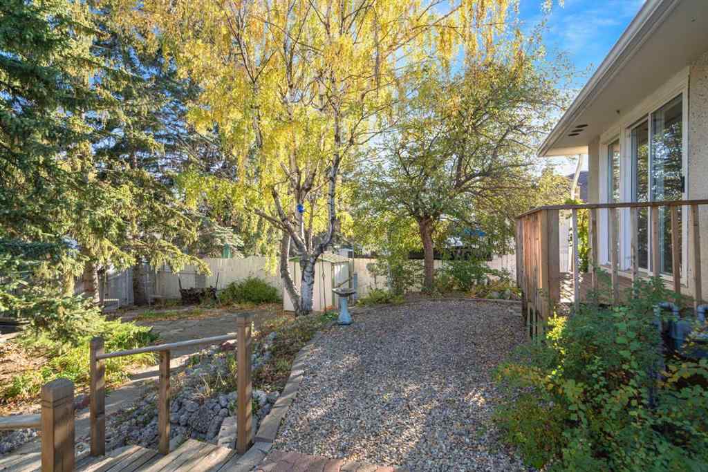 MLS® A2264598 - 5316 Thorncliffe Drive NW in Thorncliffe Calgary, Residential