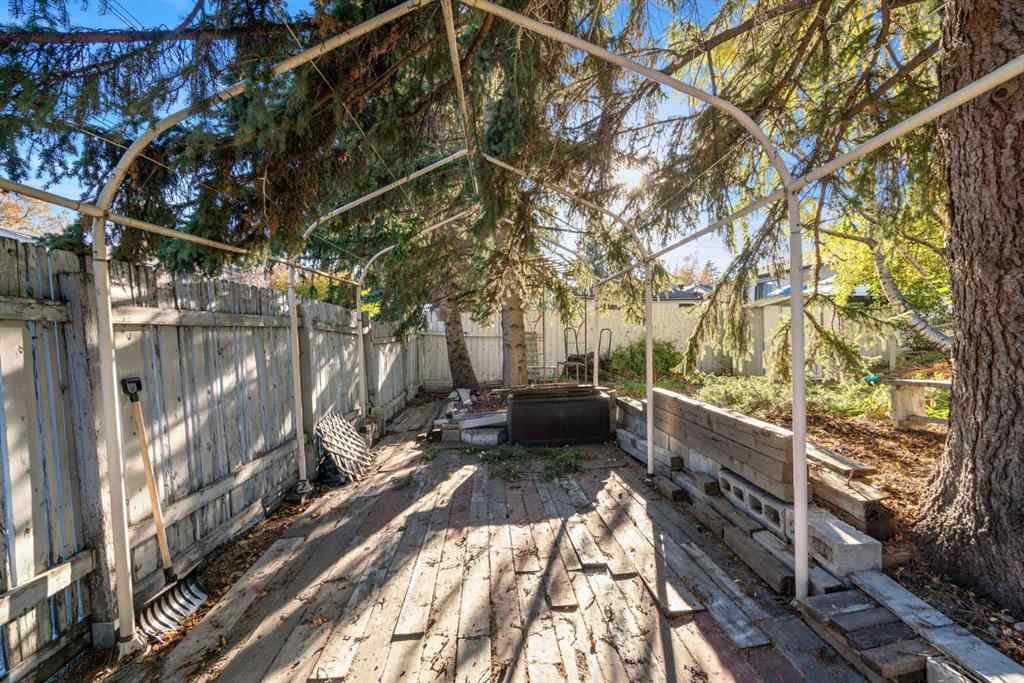 MLS® A2264598 - 5316 Thorncliffe Drive NW in Thorncliffe Calgary, Residential