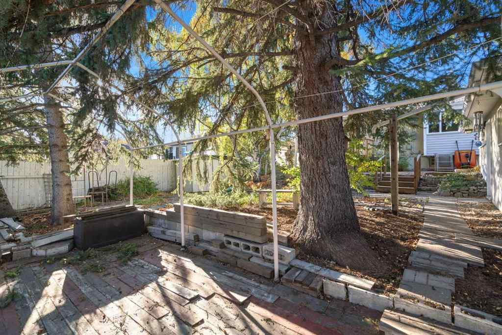 MLS® A2264598 - 5316 Thorncliffe Drive NW in Thorncliffe Calgary, Residential