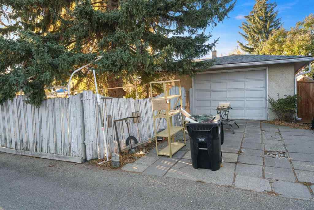 MLS® A2264598 - 5316 Thorncliffe Drive NW in Thorncliffe Calgary, Residential