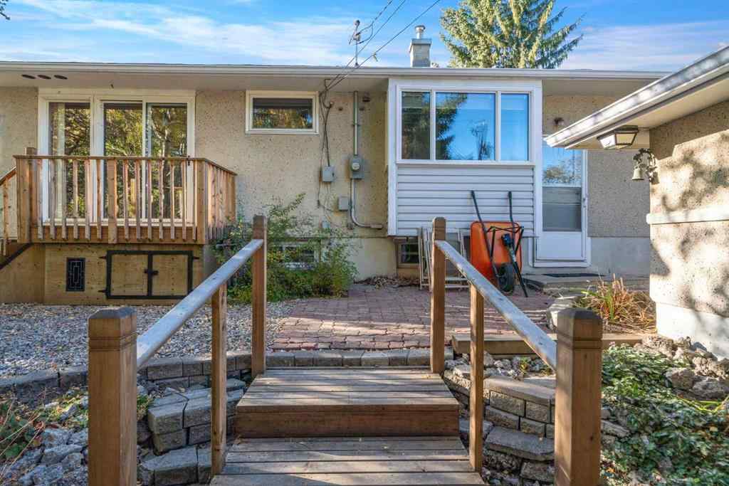 MLS® A2264598 - 5316 Thorncliffe Drive NW in Thorncliffe Calgary, Residential
