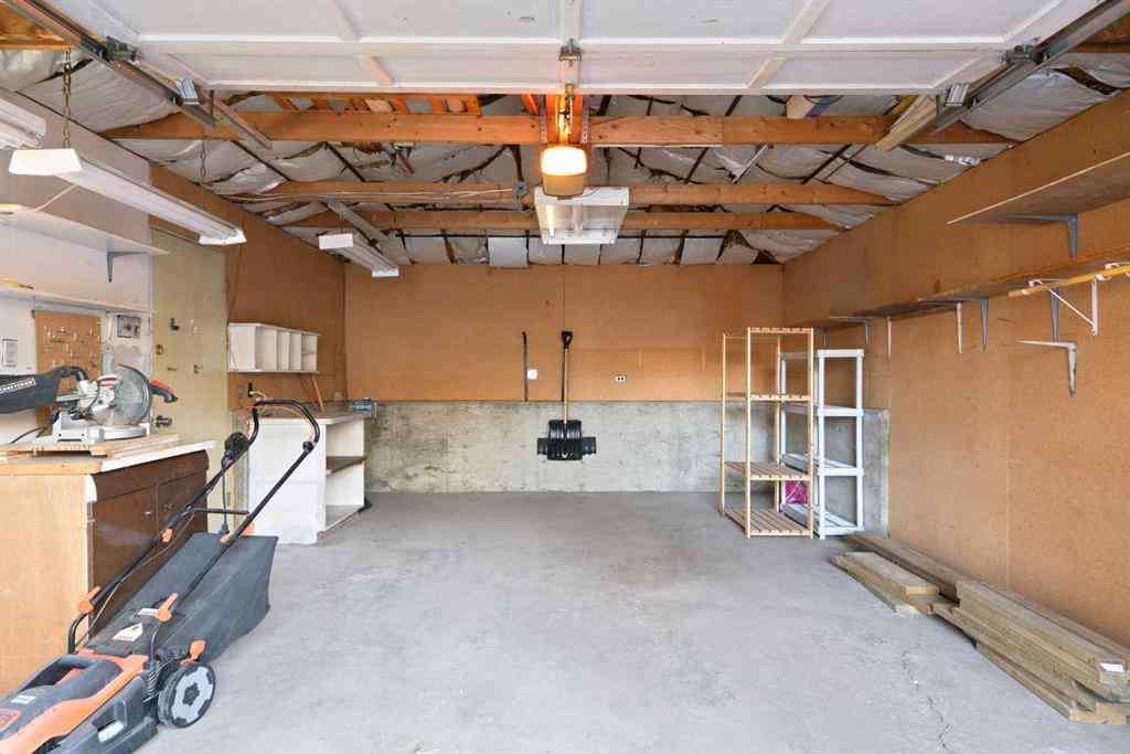 MLS® A2264598 - 5316 Thorncliffe Drive NW in Thorncliffe Calgary, Residential