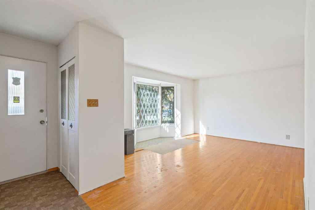 MLS® A2264598 - 5316 Thorncliffe Drive NW in Thorncliffe Calgary, Residential