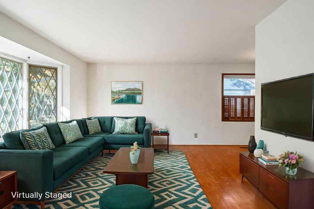 MLS® A2264598 - 5316 Thorncliffe Drive NW in Thorncliffe Calgary, Residential