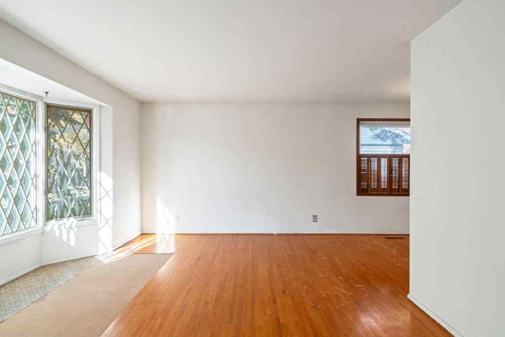 MLS® A2264598 - 5316 Thorncliffe Drive NW in Thorncliffe Calgary, Residential