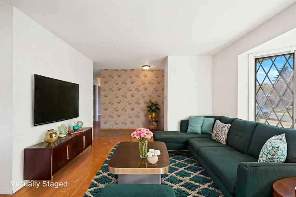 MLS® A2264598 - 5316 Thorncliffe Drive NW in Thorncliffe Calgary, Residential