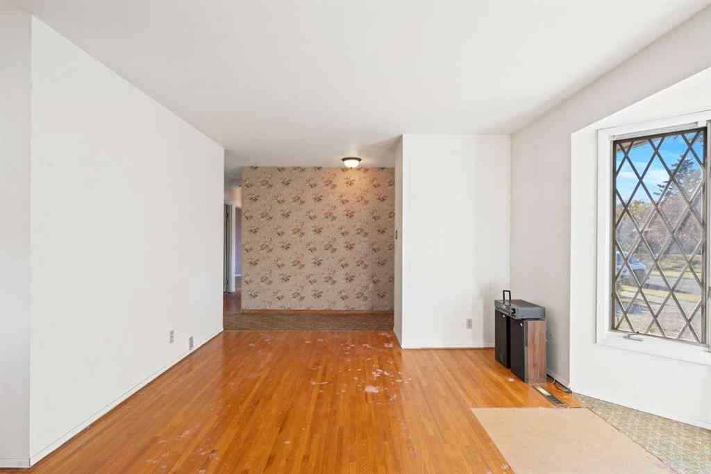 MLS® A2264598 - 5316 Thorncliffe Drive NW in Thorncliffe Calgary, Residential