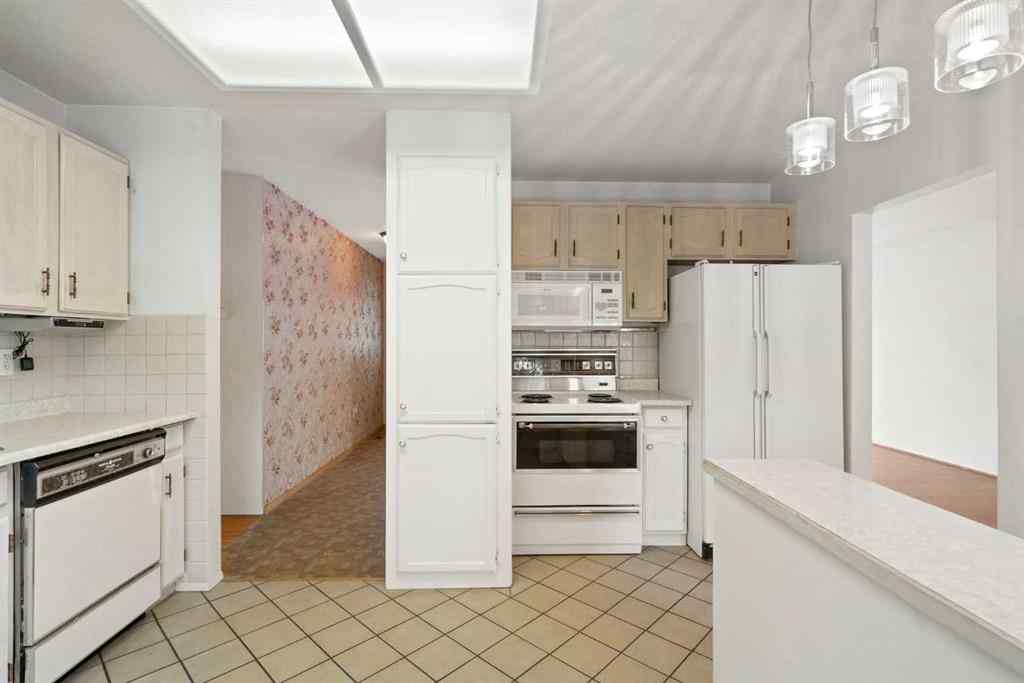 MLS® A2264598 - 5316 Thorncliffe Drive NW in Thorncliffe Calgary, Residential