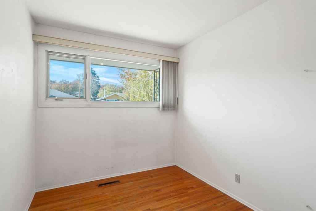 MLS® A2264598 - 5316 Thorncliffe Drive NW in Thorncliffe Calgary, Residential