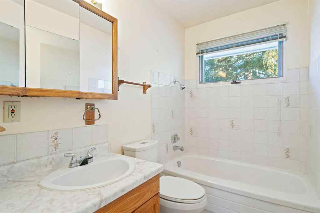 MLS® A2264598 - 5316 Thorncliffe Drive NW in Thorncliffe Calgary, Residential