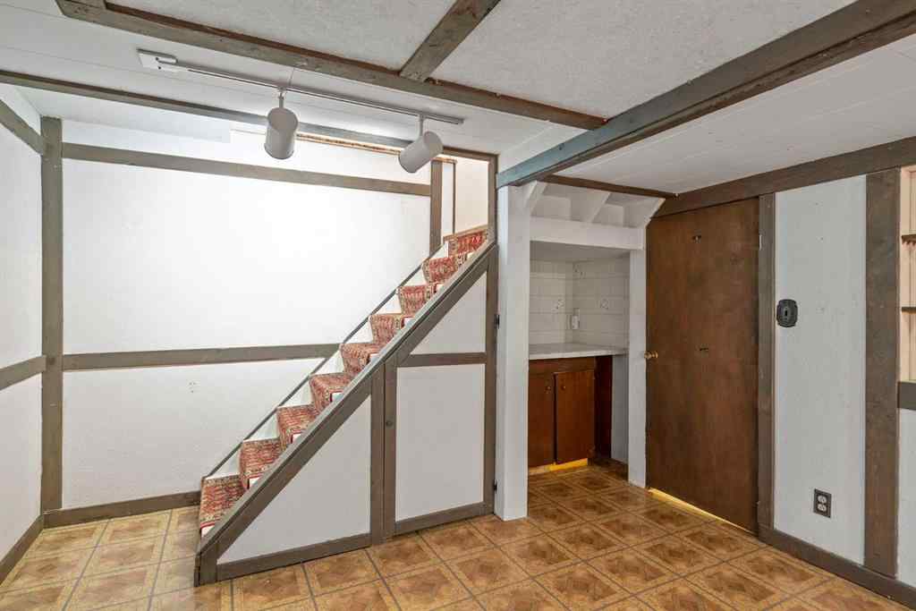 MLS® A2264598 - 5316 Thorncliffe Drive NW in Thorncliffe Calgary, Residential