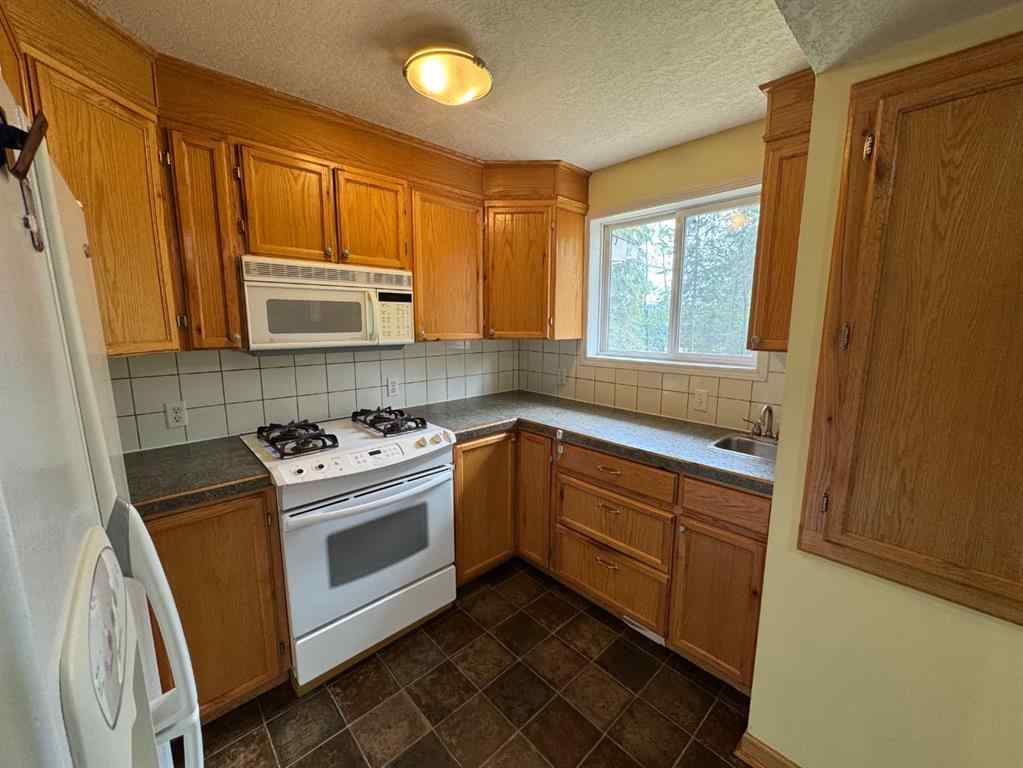 MLS® A2264600 - 126 Community Lane  in Saprae Creek Estates Saprae Creek, Residential