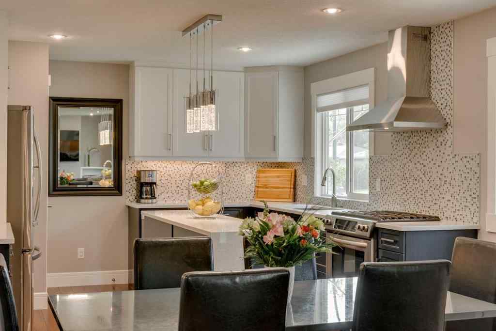 MLS® A2264619 - 2444 45 Street SE in Forest Lawn Calgary, Residential