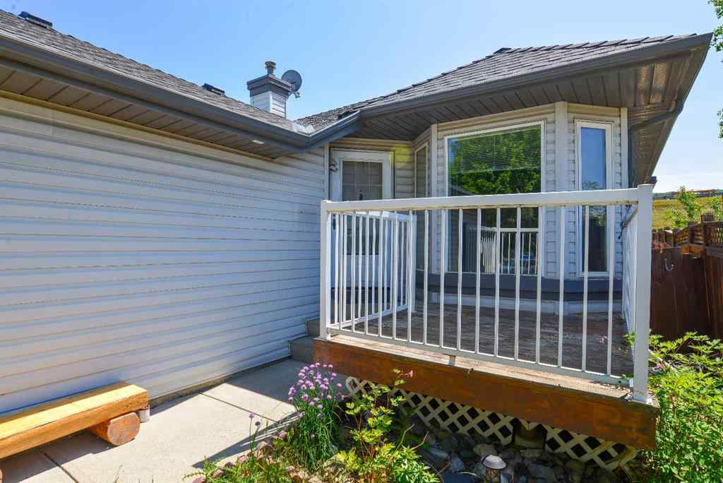 MLS® A2264621 - 152 Valley Meadow Close NW in Valley Ridge Calgary, Residential
