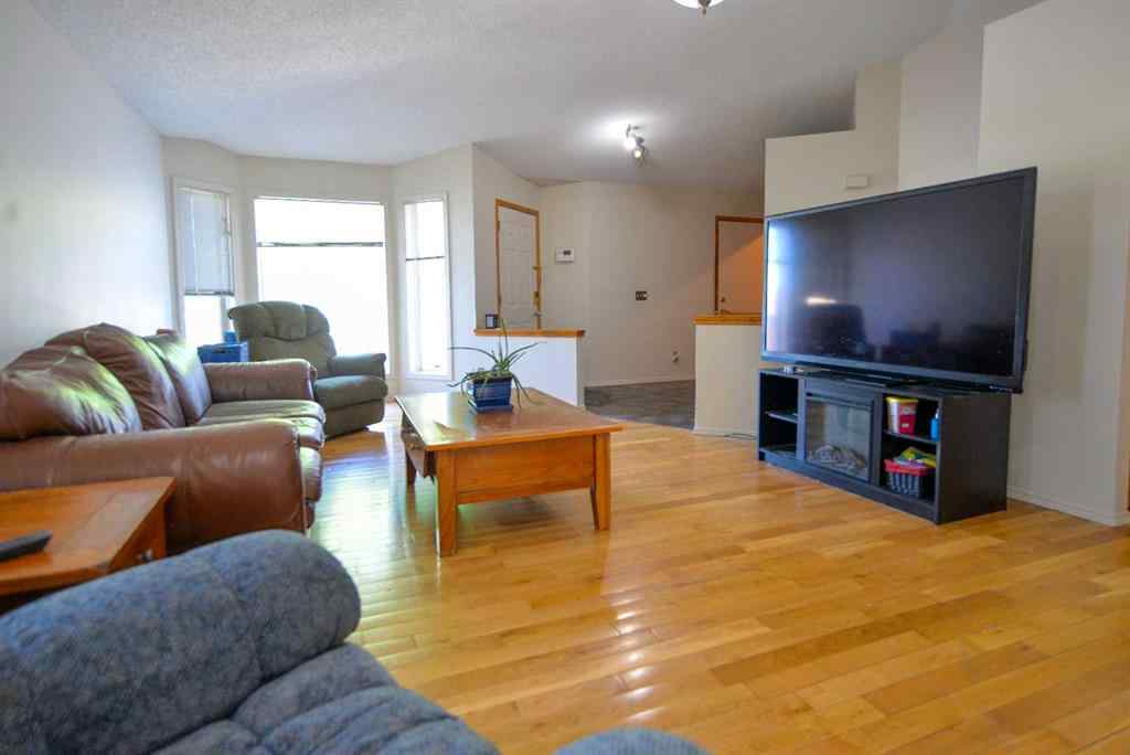 MLS® A2264621 - 152 Valley Meadow Close NW in Valley Ridge Calgary, Residential