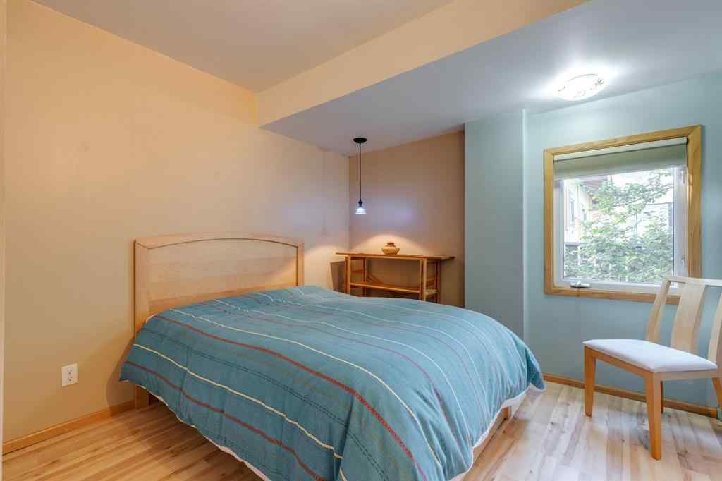 MLS® A2264635 - 2712 Crawford Road NW in Charleswood Calgary, Residential