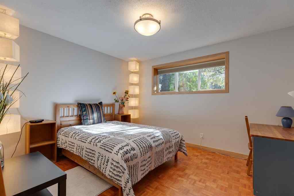 MLS® A2264635 - 2712 Crawford Road NW in Charleswood Calgary, Residential