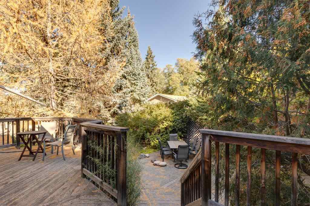 MLS® A2264635 - 2712 Crawford Road NW in Charleswood Calgary, Residential