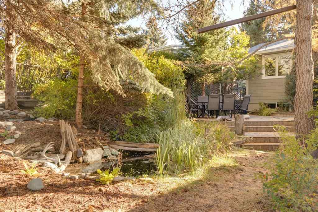 MLS® A2264635 - 2712 Crawford Road NW in Charleswood Calgary, Residential