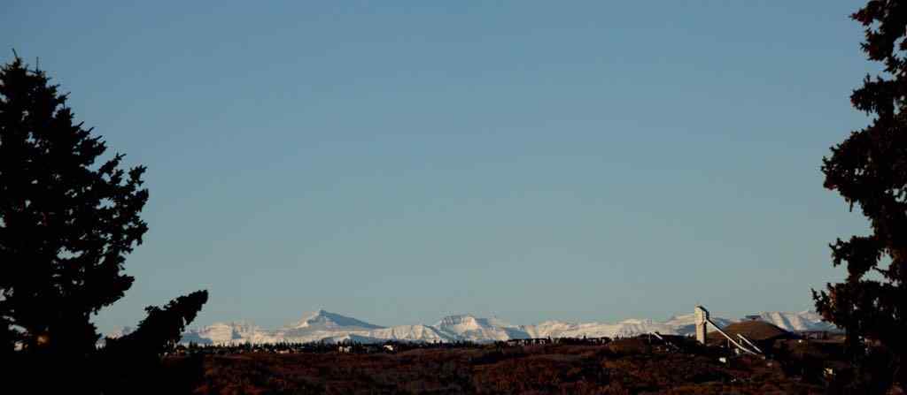 MLS® A2264635 - 2712 Crawford Road NW in Charleswood Calgary, Residential