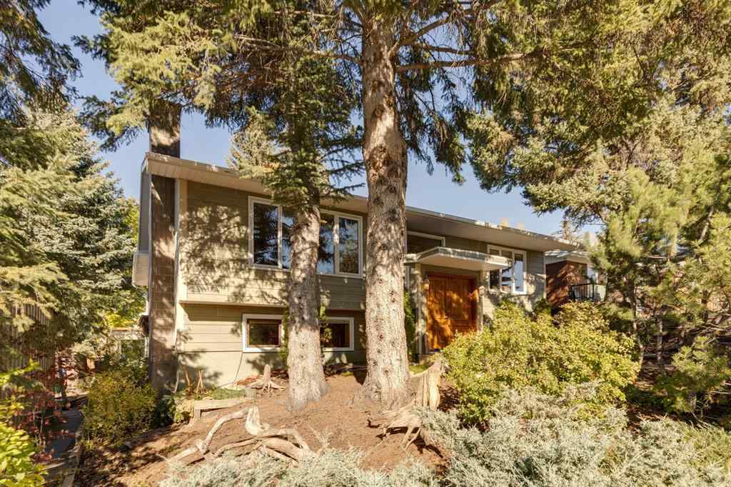 MLS® A2264635 - 2712 Crawford Road NW in Charleswood Calgary, Residential