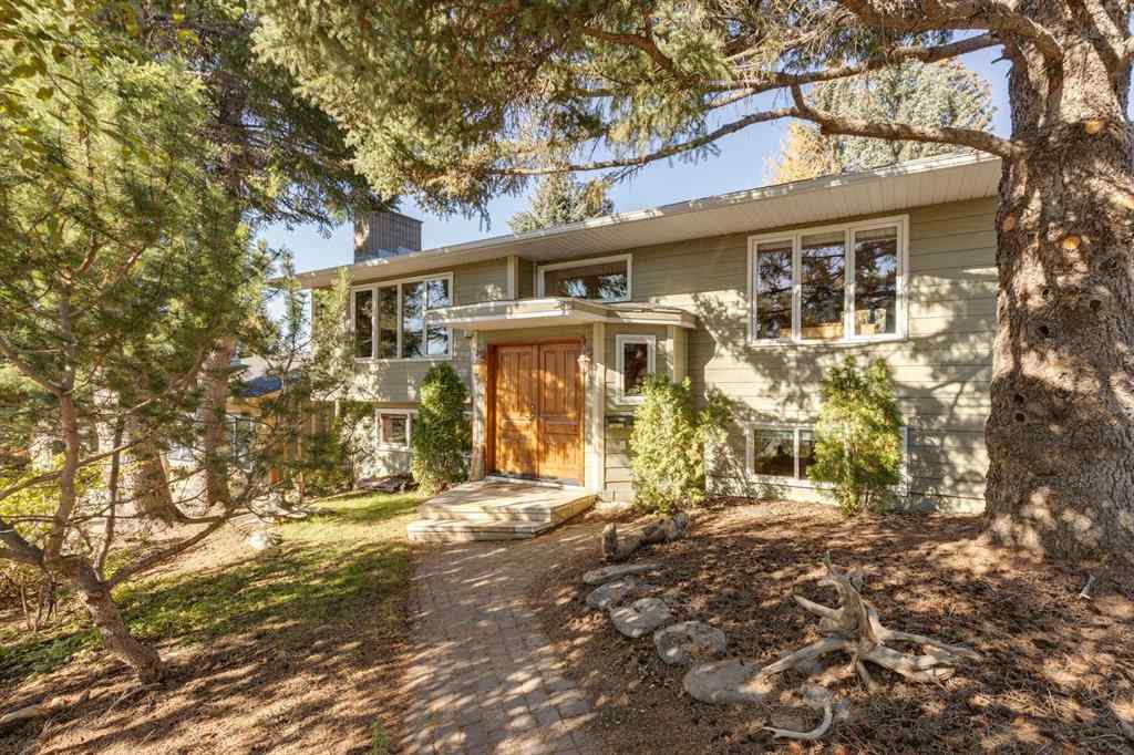 MLS® A2264635 - 2712 Crawford Road NW in Charleswood Calgary, Residential