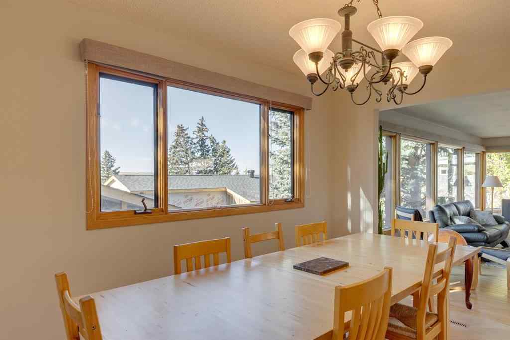 MLS® A2264635 - 2712 Crawford Road NW in Charleswood Calgary, Residential