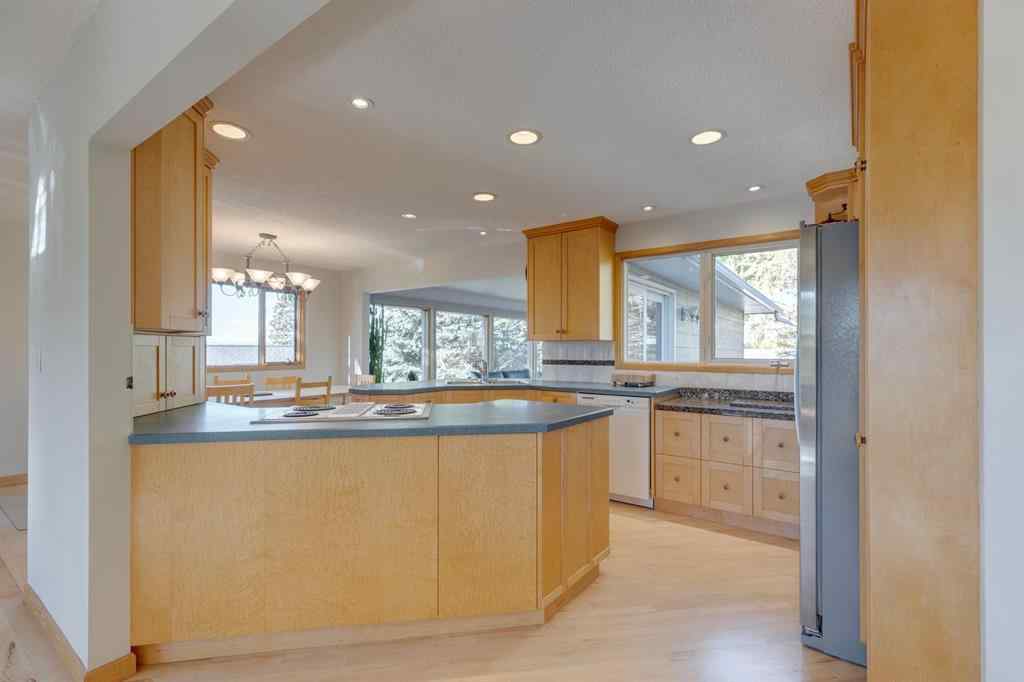 MLS® A2264635 - 2712 Crawford Road NW in Charleswood Calgary, Residential