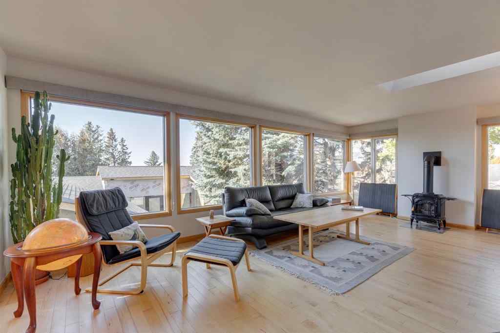 MLS® A2264635 - 2712 Crawford Road NW in Charleswood Calgary, Residential