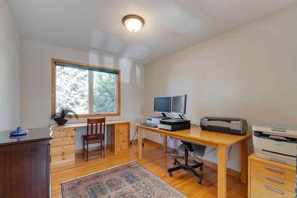 MLS® A2264635 - 2712 Crawford Road NW in Charleswood Calgary, Residential