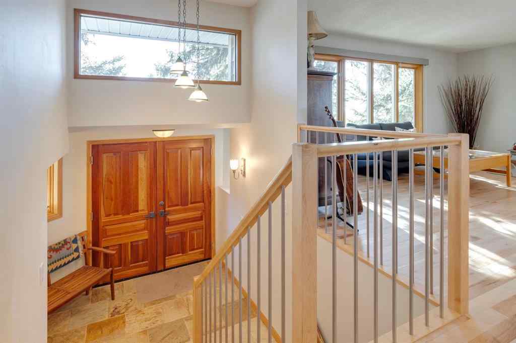 MLS® A2264635 - 2712 Crawford Road NW in Charleswood Calgary, Residential