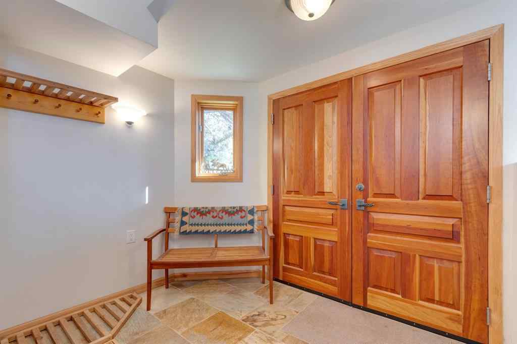 MLS® A2264635 - 2712 Crawford Road NW in Charleswood Calgary, Residential