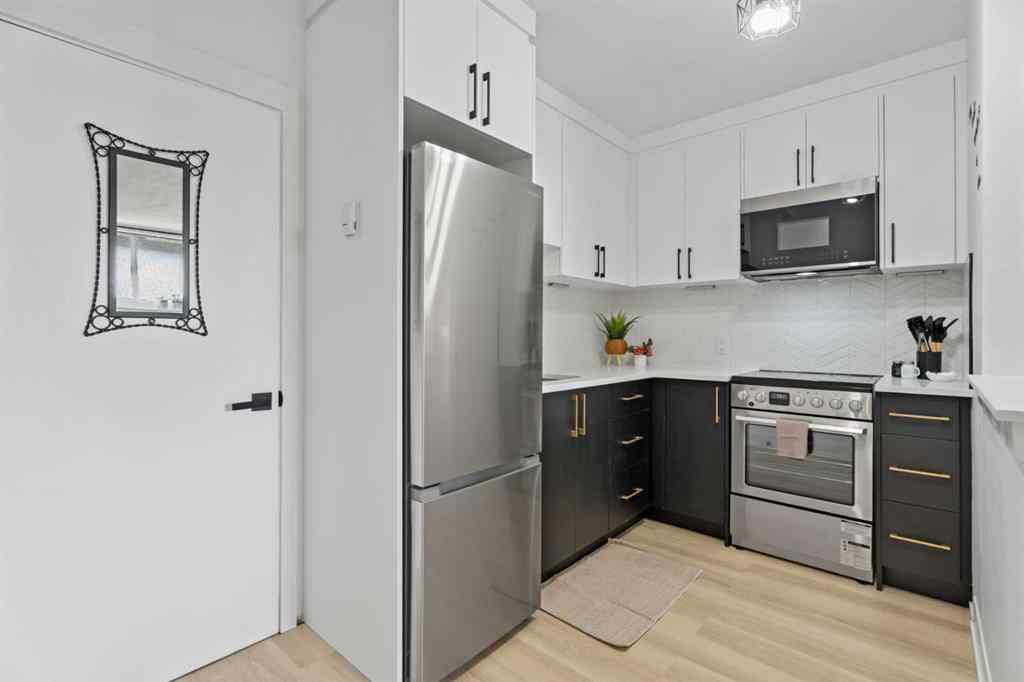 MLS® A2264637 - Unit #2 1530 26 Avenue SW in Bankview Calgary, Residential