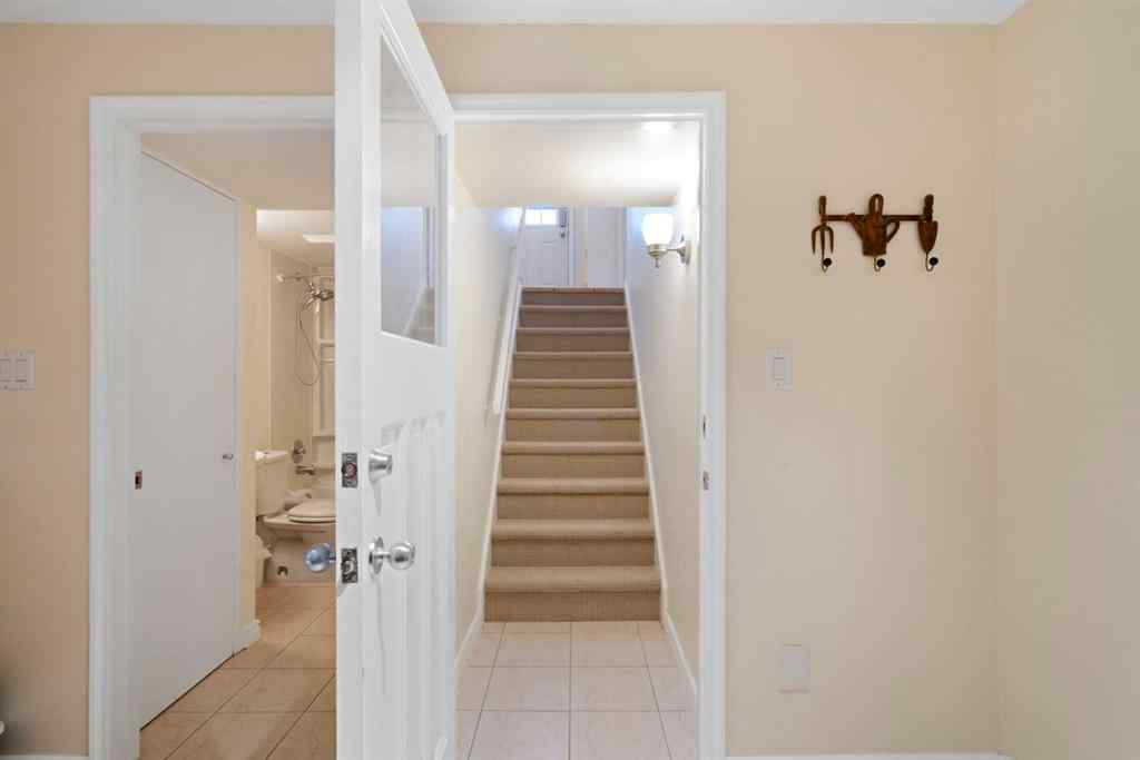 MLS® A2264652 - 9632 Oakcliffe Drive SW in Oakridge Calgary, Residential