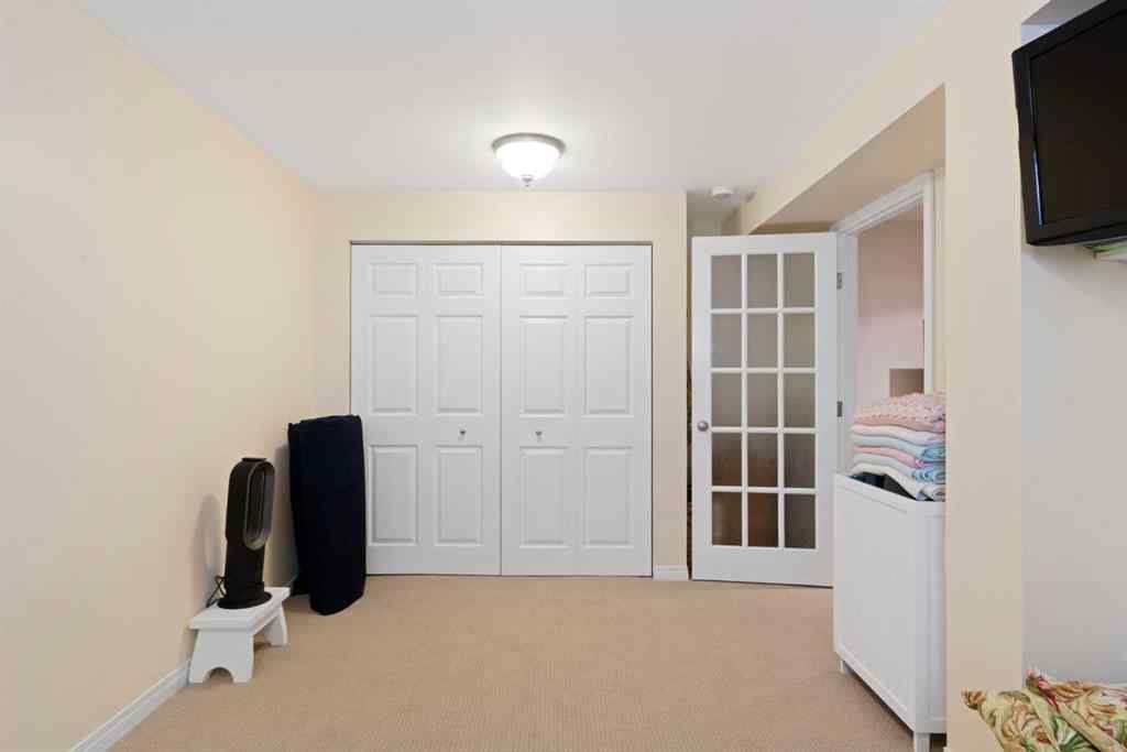 MLS® A2264652 - 9632 Oakcliffe Drive SW in Oakridge Calgary, Residential