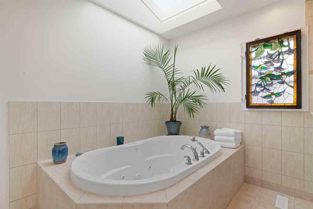 MLS® A2264652 - 9632 Oakcliffe Drive SW in Oakridge Calgary, Residential