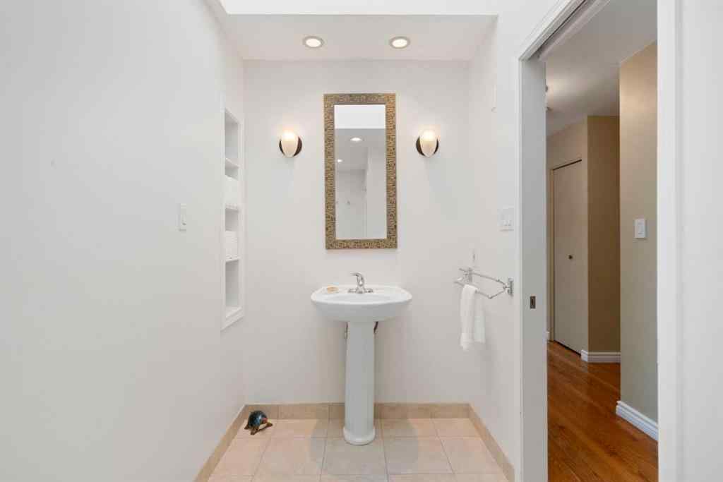 MLS® A2264652 - 9632 Oakcliffe Drive SW in Oakridge Calgary, Residential